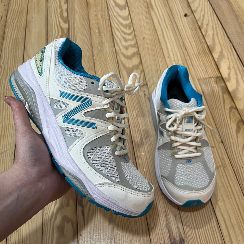 New Balance 1540v2 Running Shoes Womens 8.5 D Wide White Blue W1540WB2 Rollbar